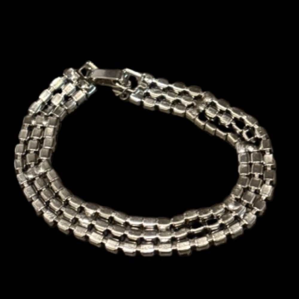 Elegant Silver Rhinestone Bracelet - Picture 8 of 9